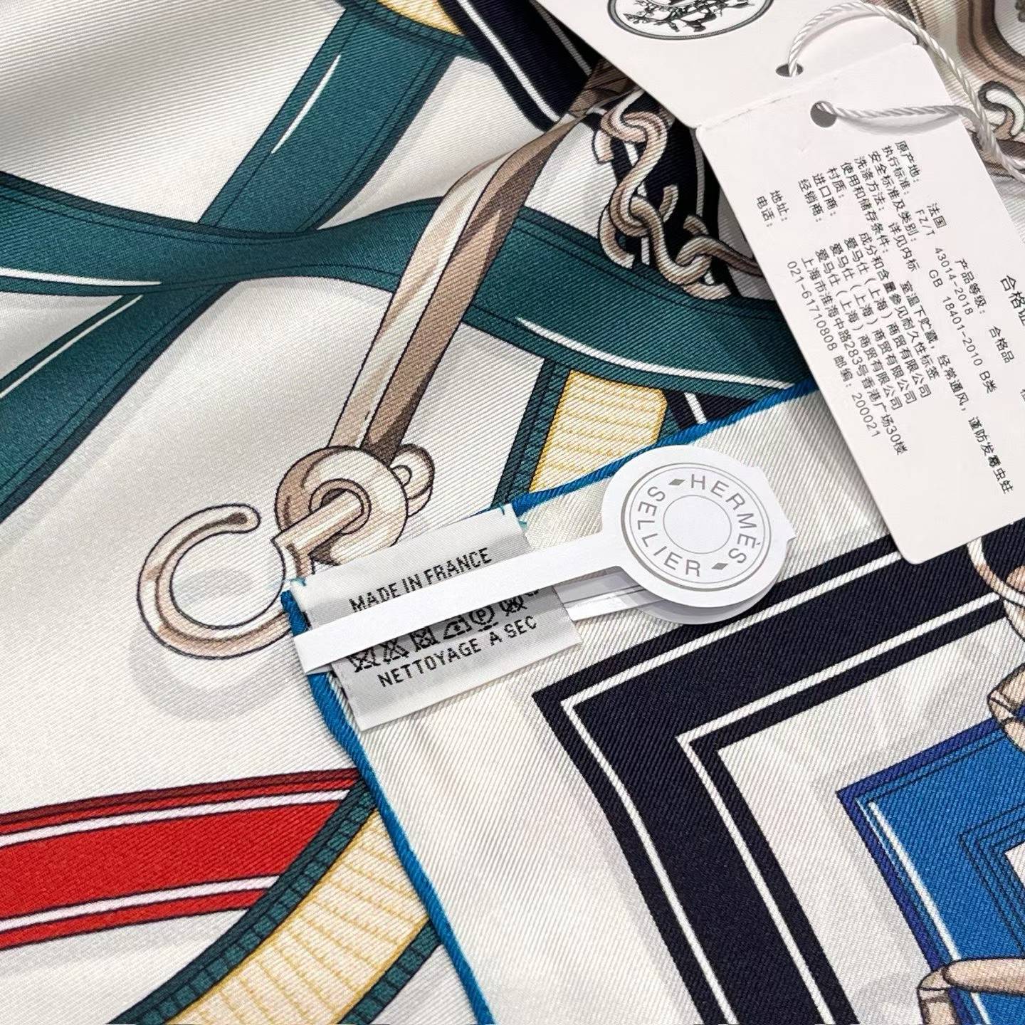Hermès HMES Square scarf view 6