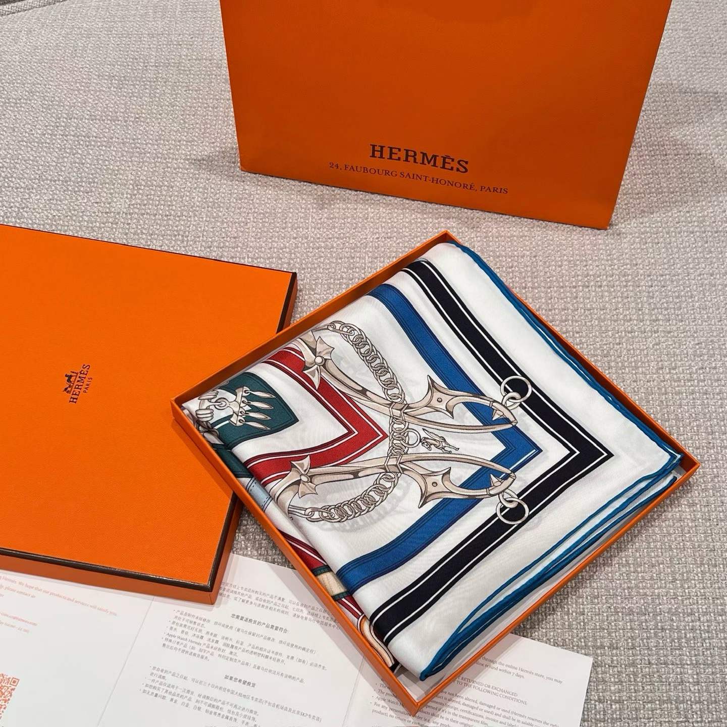 Hermès HMES Square scarf view 7