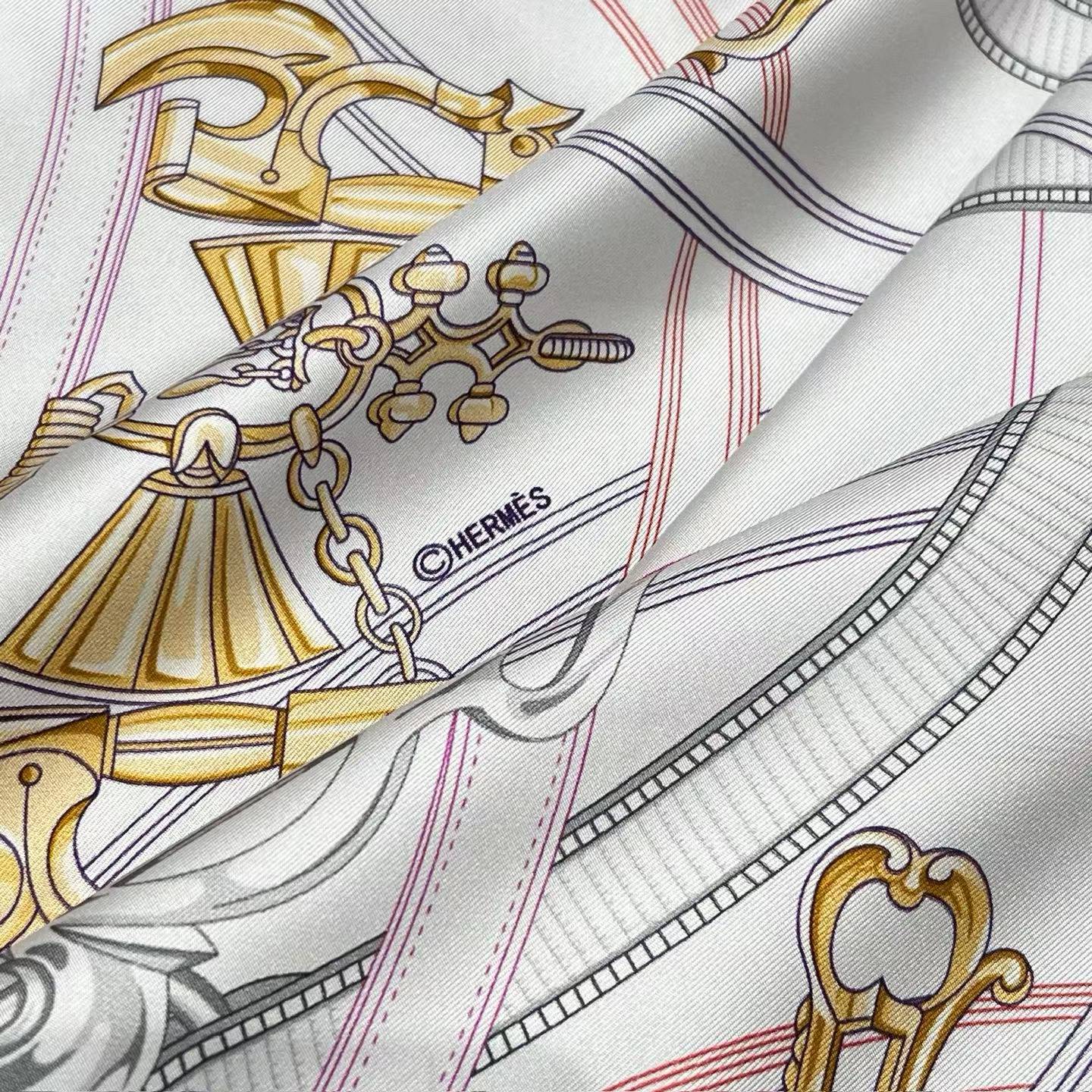 Hermès Square scarf view 3