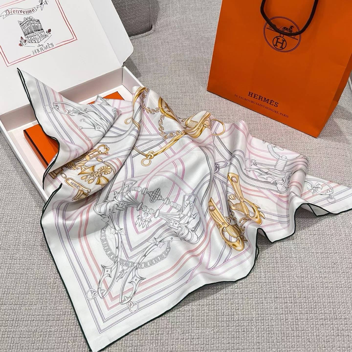 Hermès Square scarf view 8