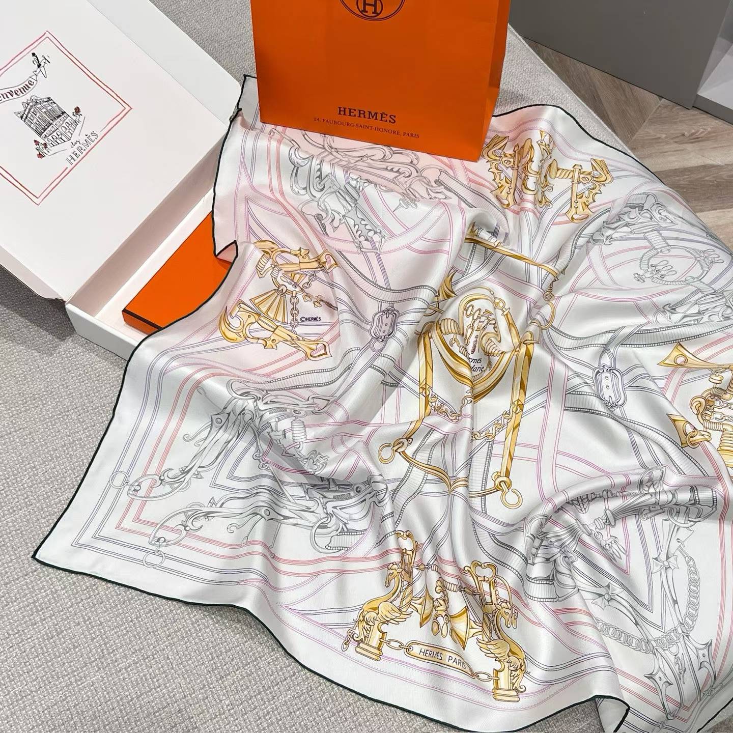 Hermès Square scarf view 9