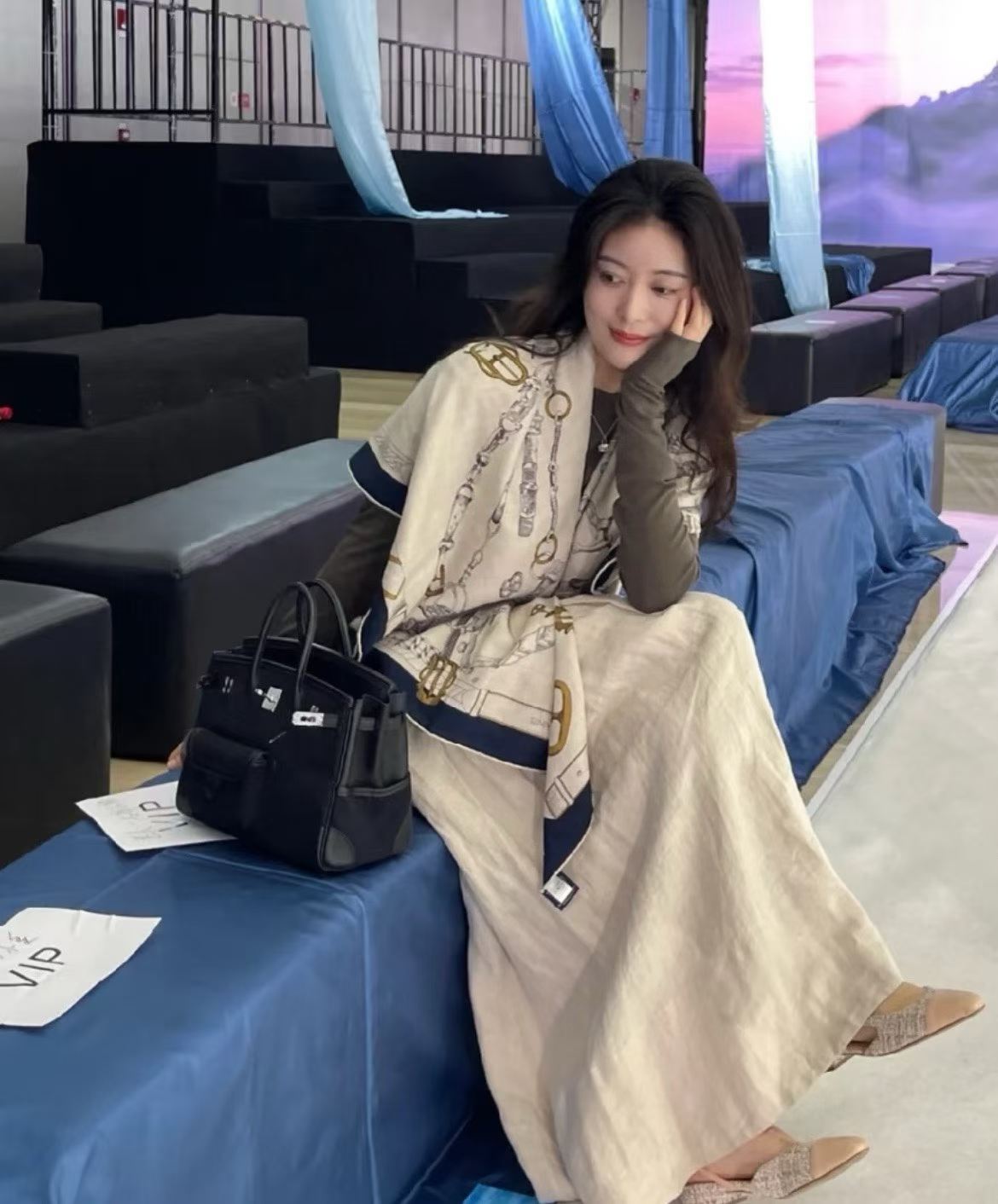 Hermès Square scarf view 1