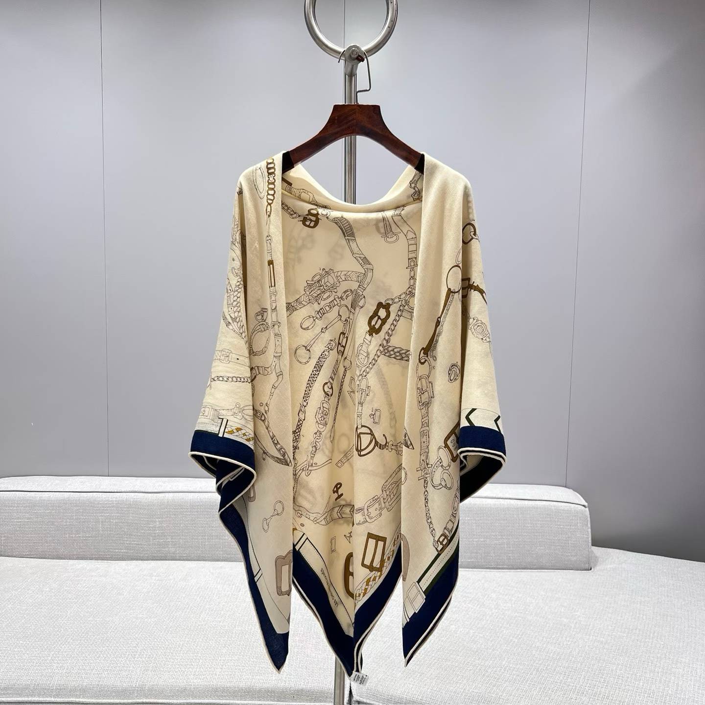 Hermès Square scarf view 3