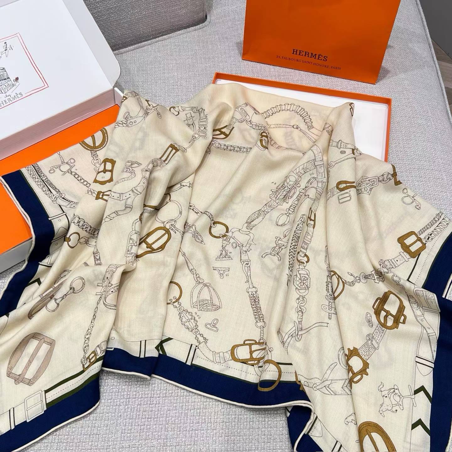 Hermès Square scarf view 7