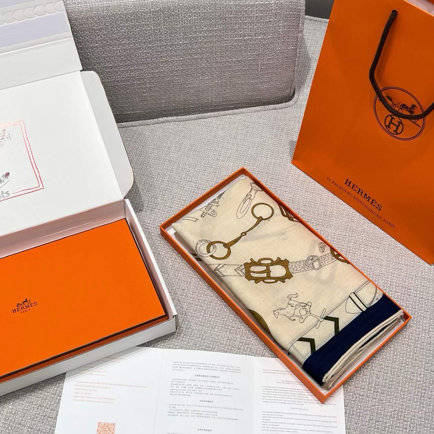 Hermès Square scarf view 8
