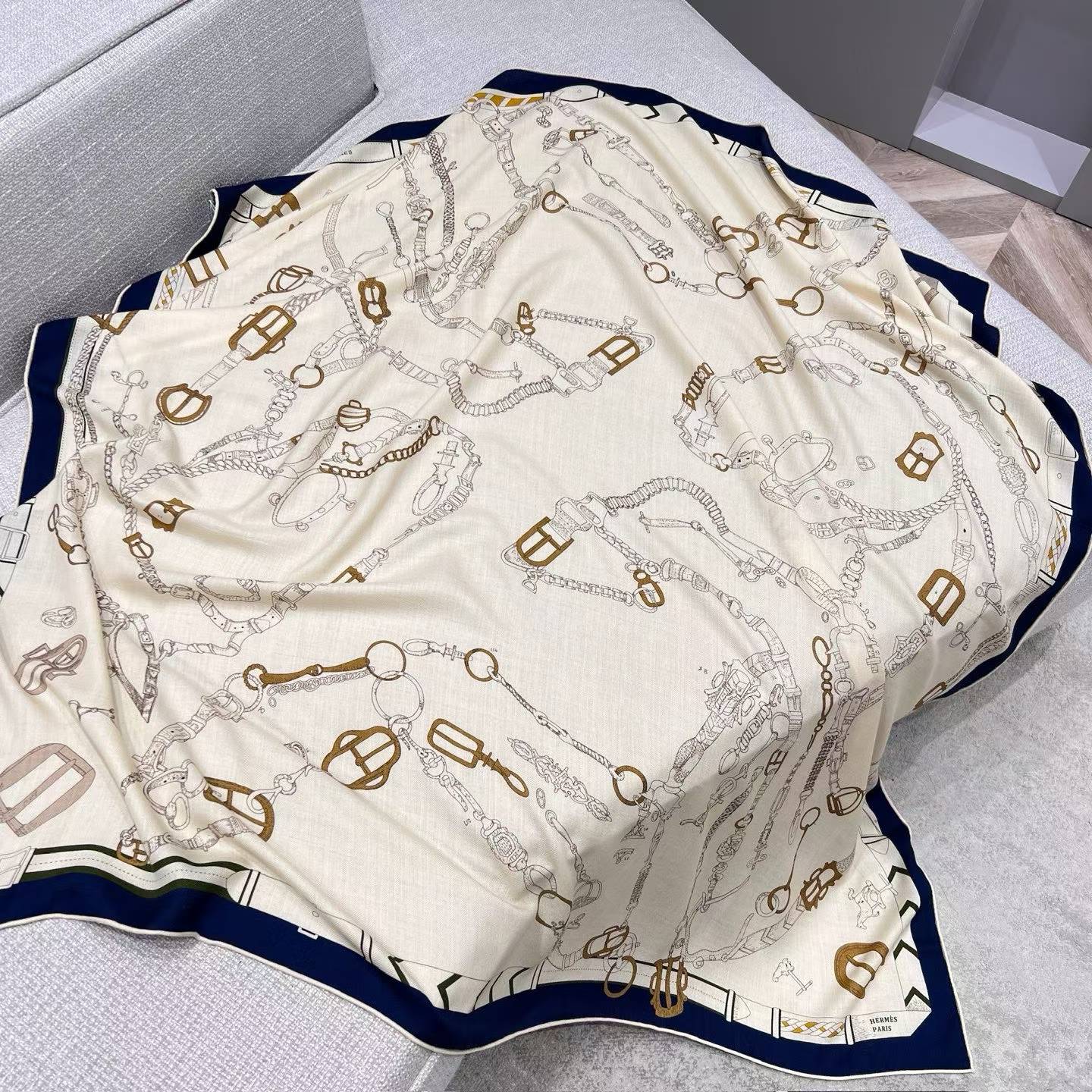 Hermès Square scarf view 9
