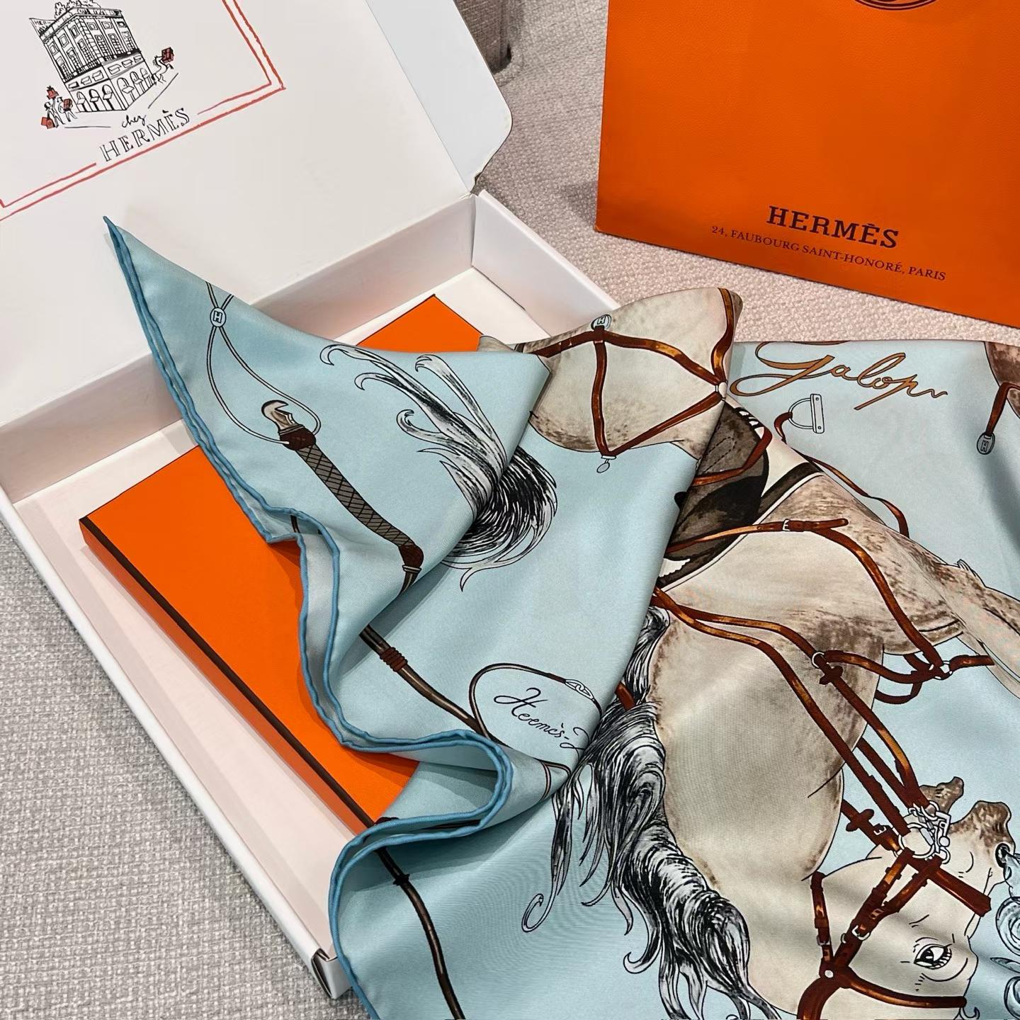 Hermès Square silk scarf view 3