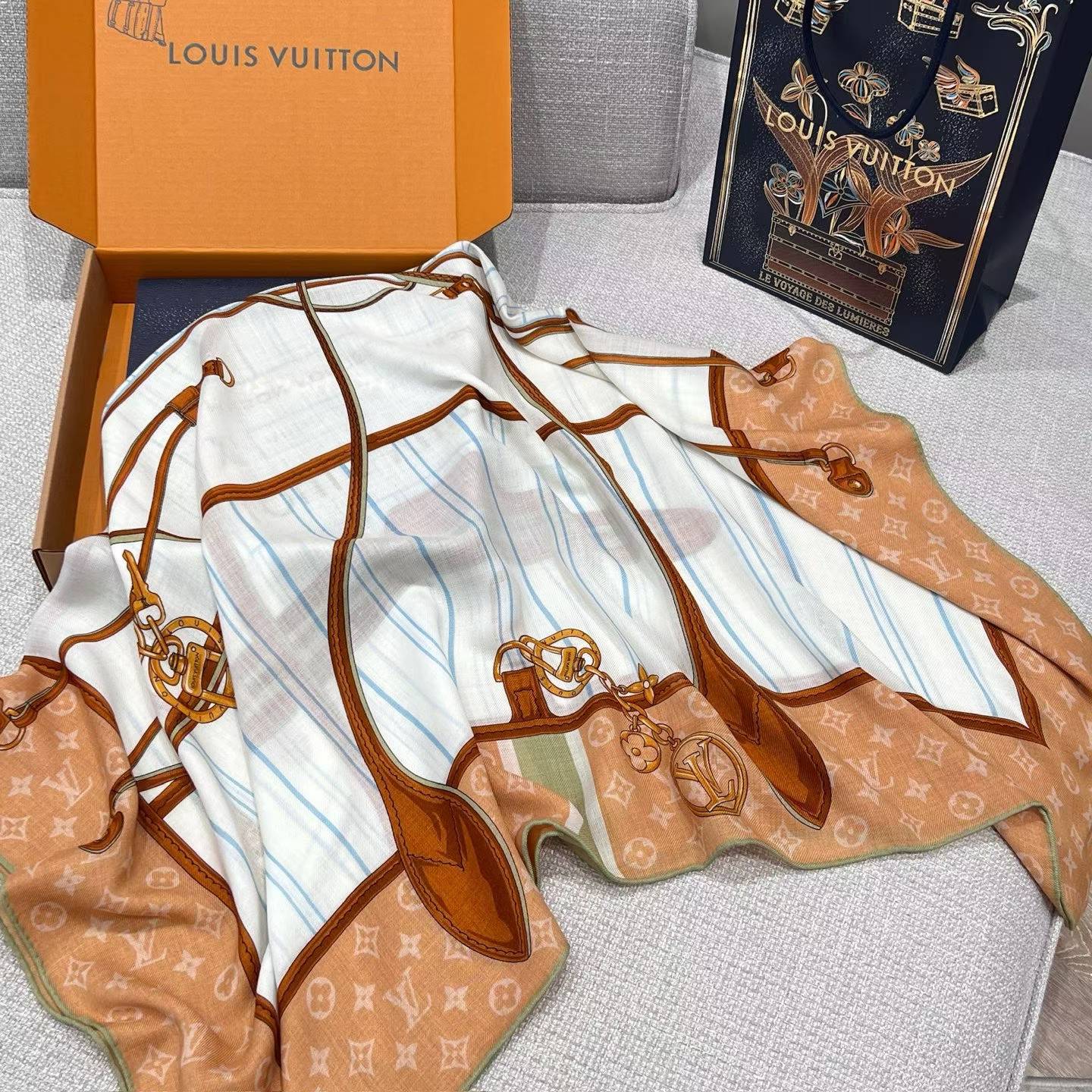Louis Vuitton Square silk scarf view 19