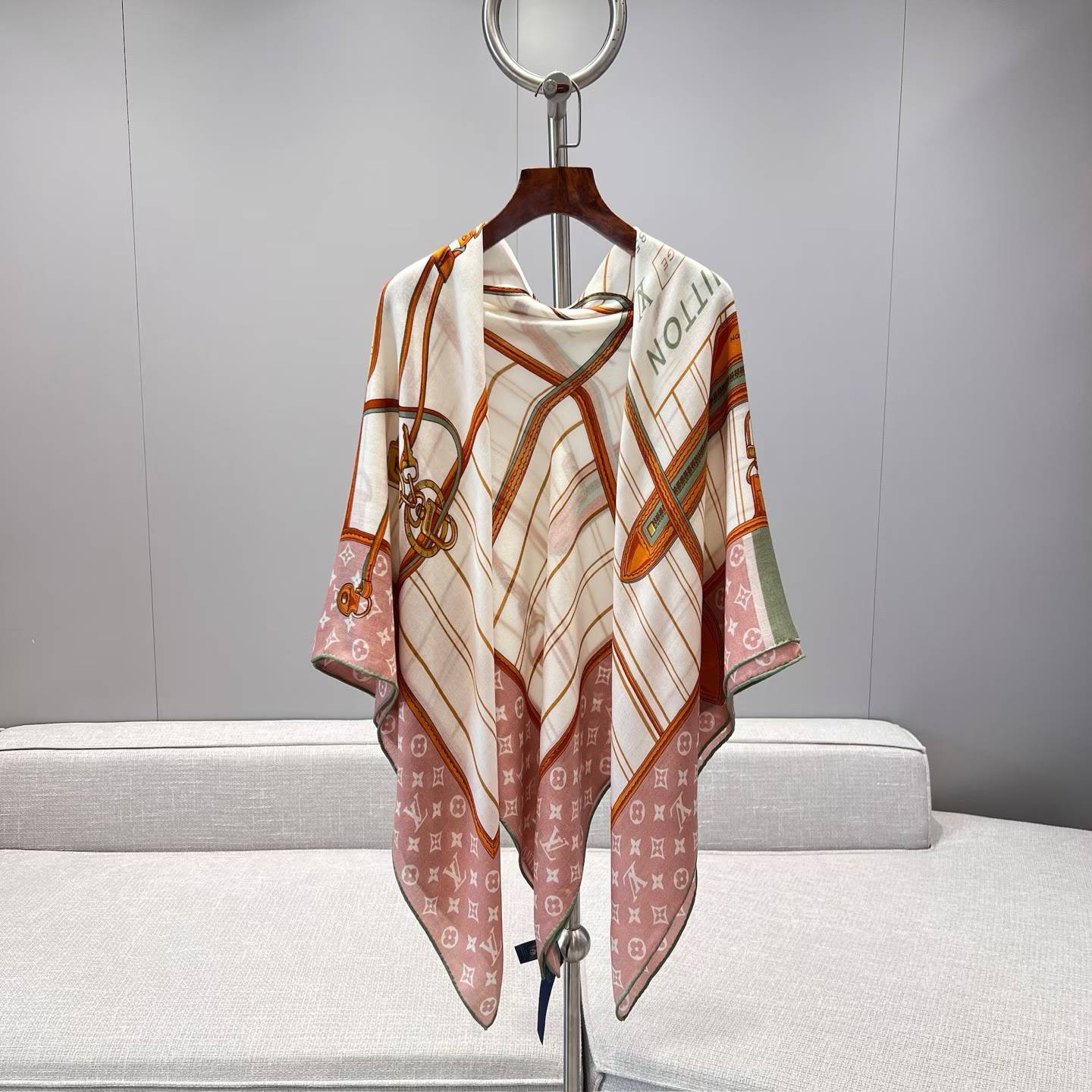 Louis Vuitton Square silk scarf view 22