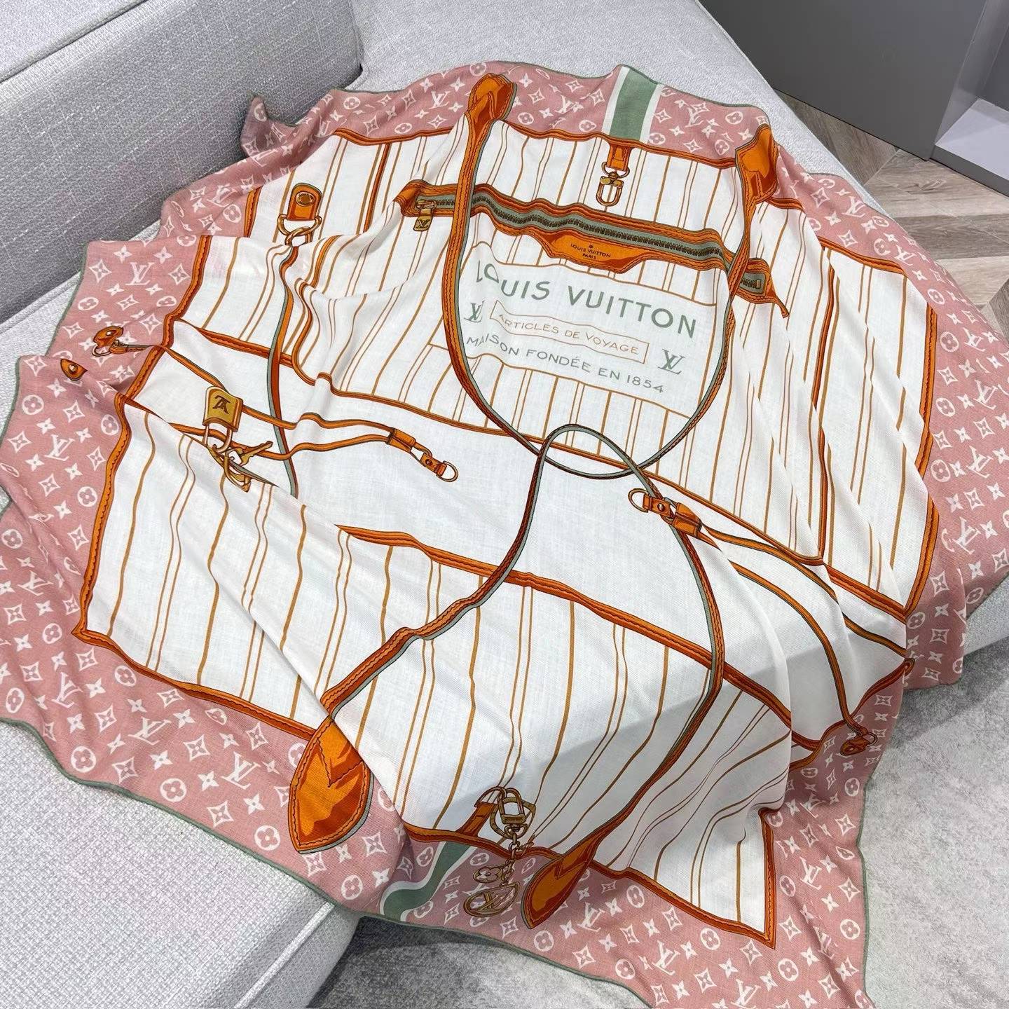 Louis Vuitton Square silk scarf view 25