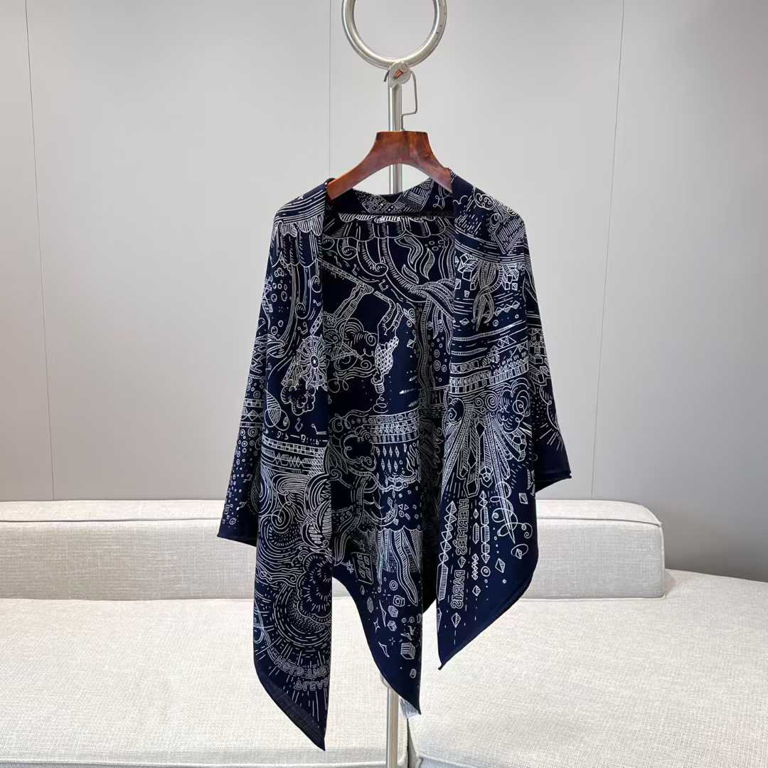 Hermès Square silk scarf view 3
