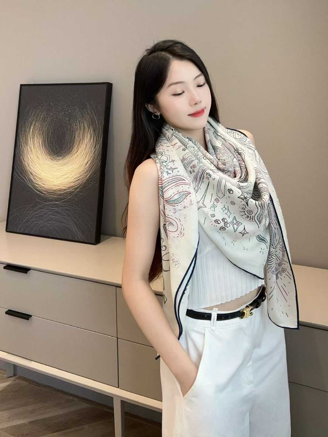 Hermès Square silk scarf view 1