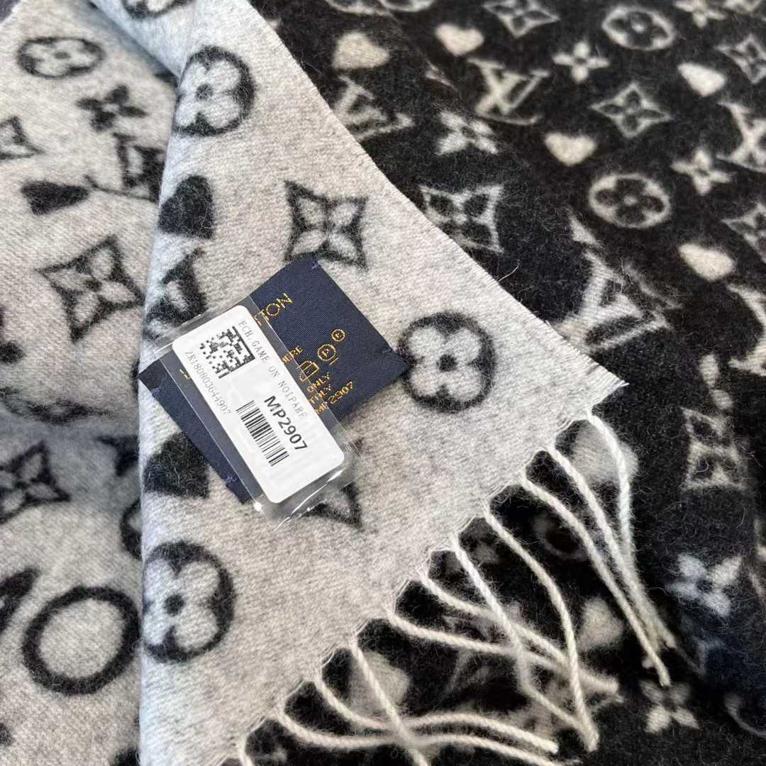 Louis Vuitton Scarf view 6