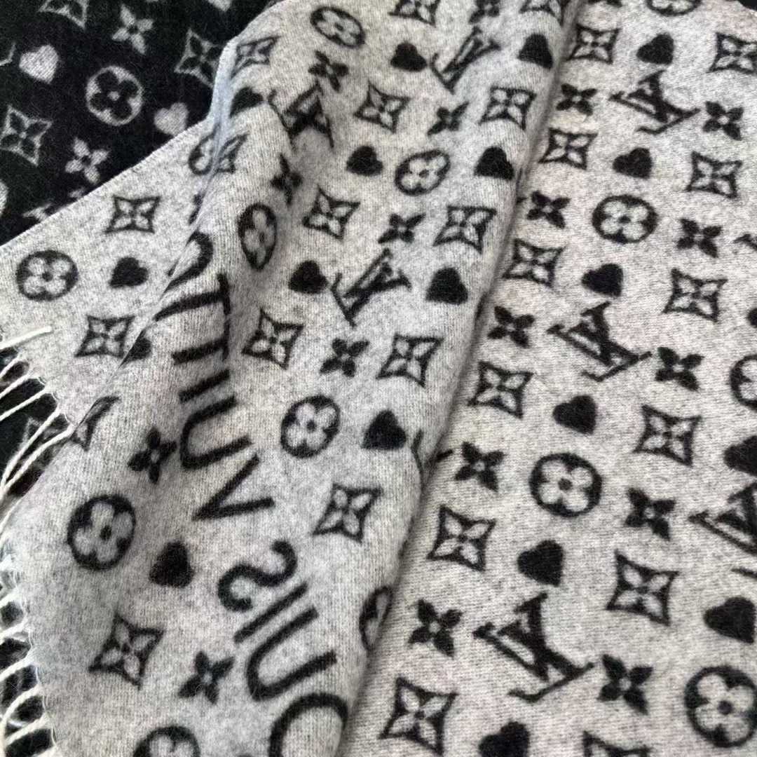 Louis Vuitton Scarf view 8
