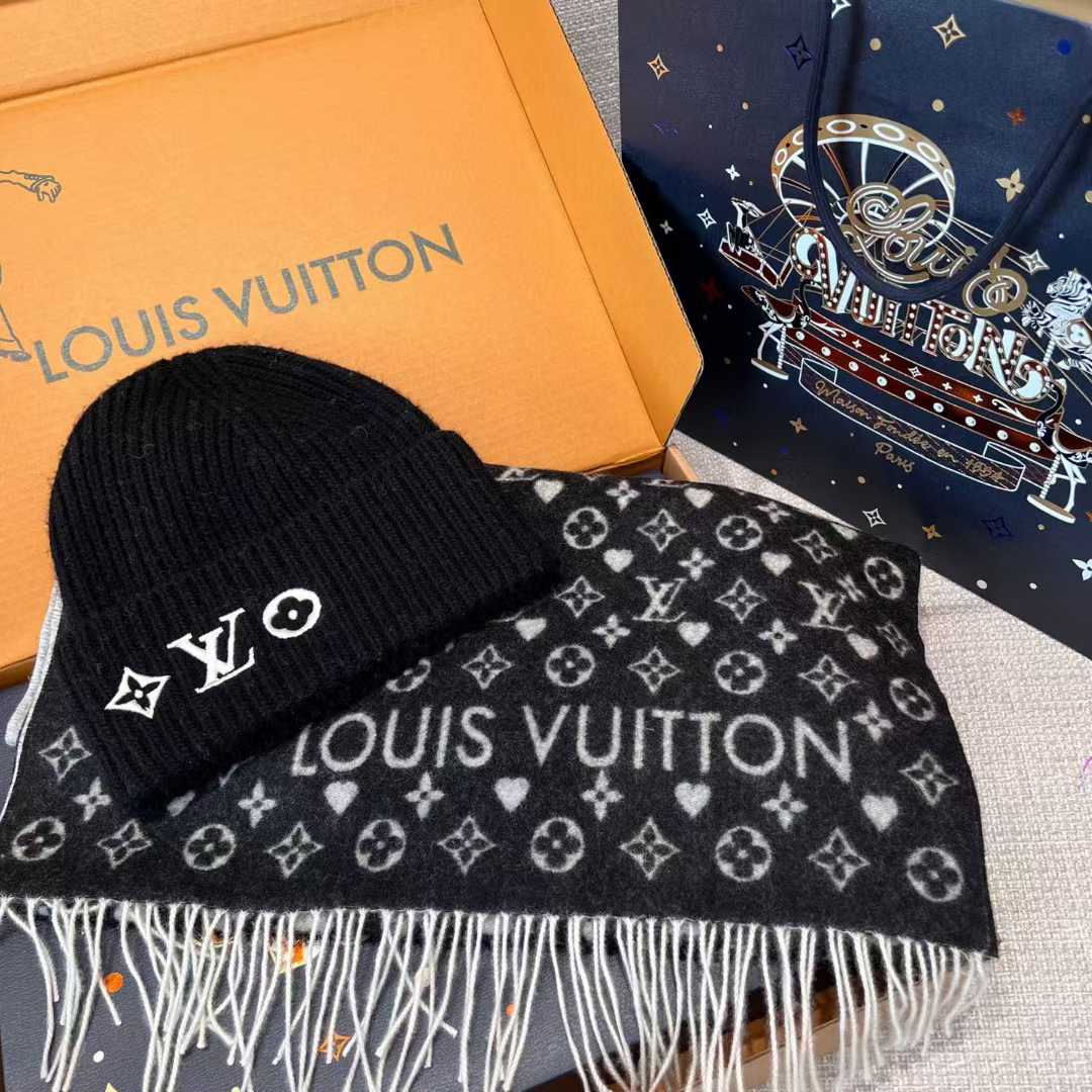 Louis Vuitton Scarf view 9