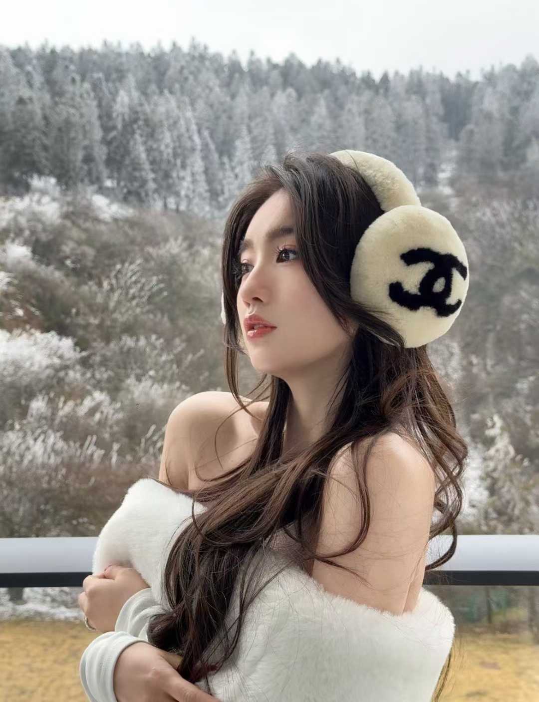 Chanel Ear shield view 1