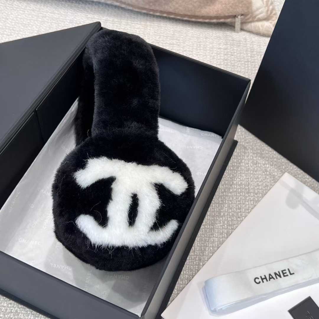 Chanel Ear shield view 4