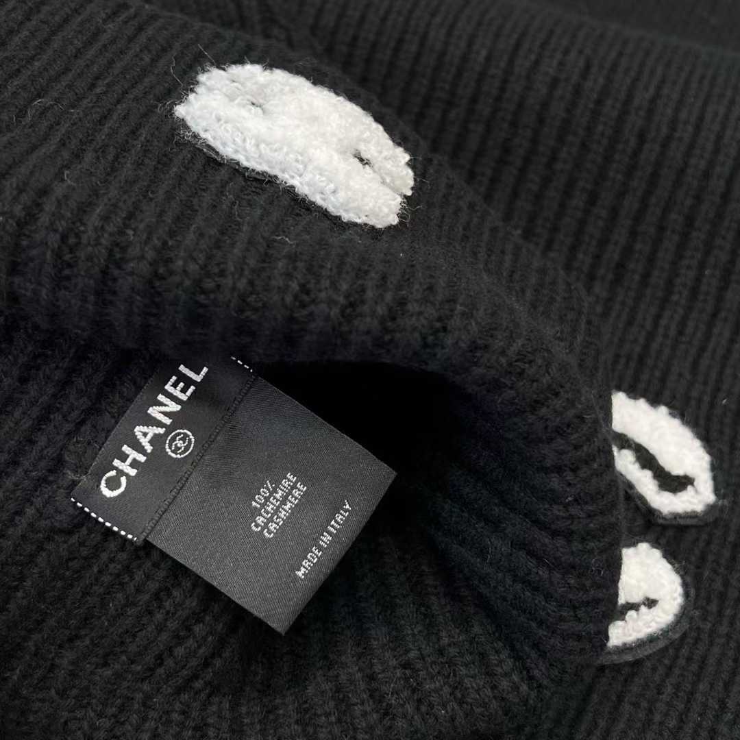 Chanel scarf and cold cap view 30