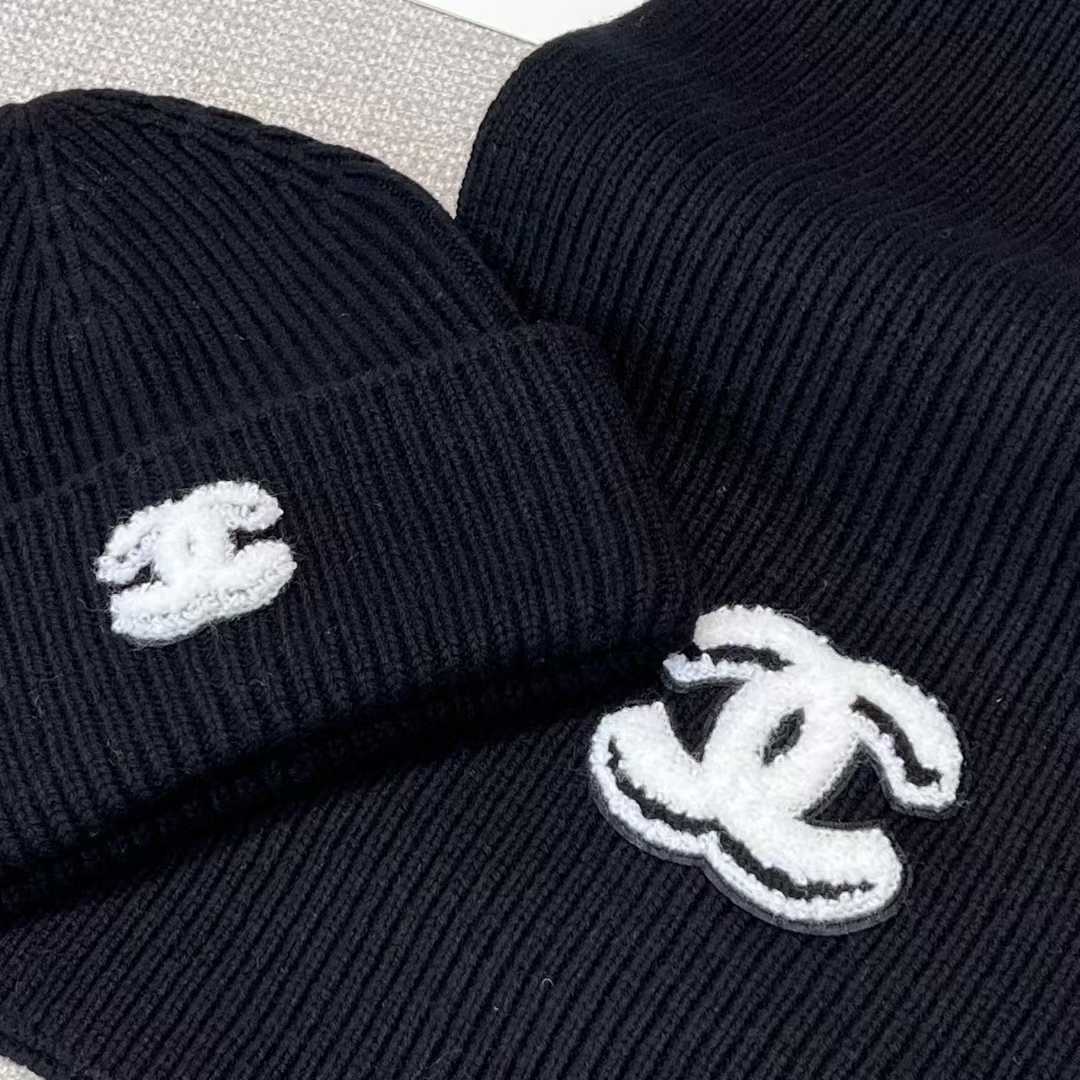 Chanel scarf and cold cap view 32