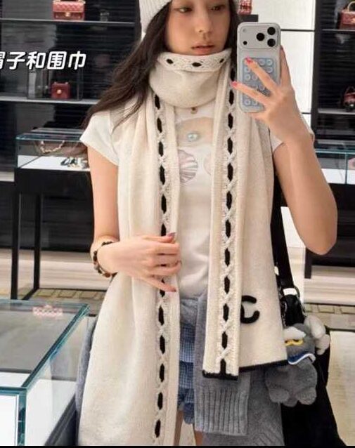 Chanel 25A scarf view 1