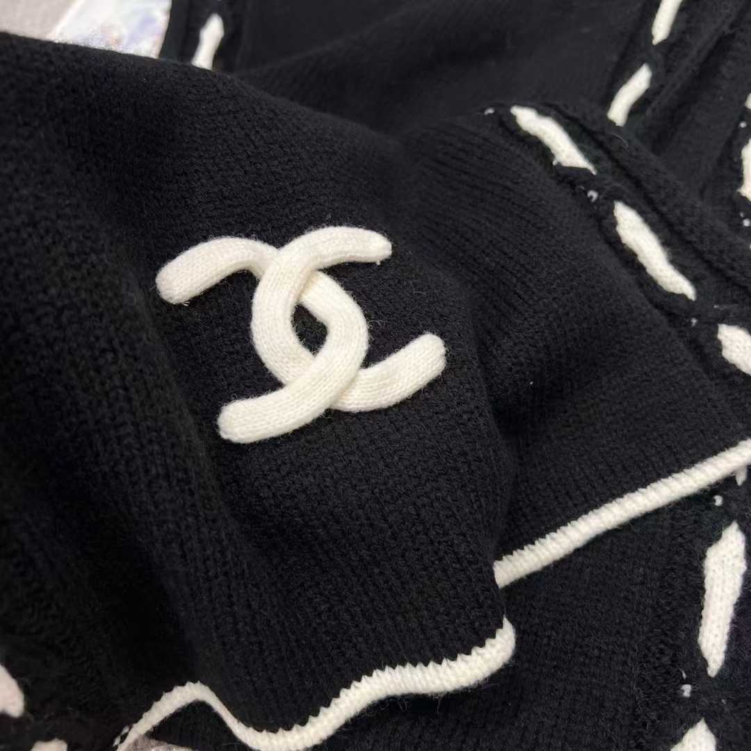 Chanel 25A scarf view 14