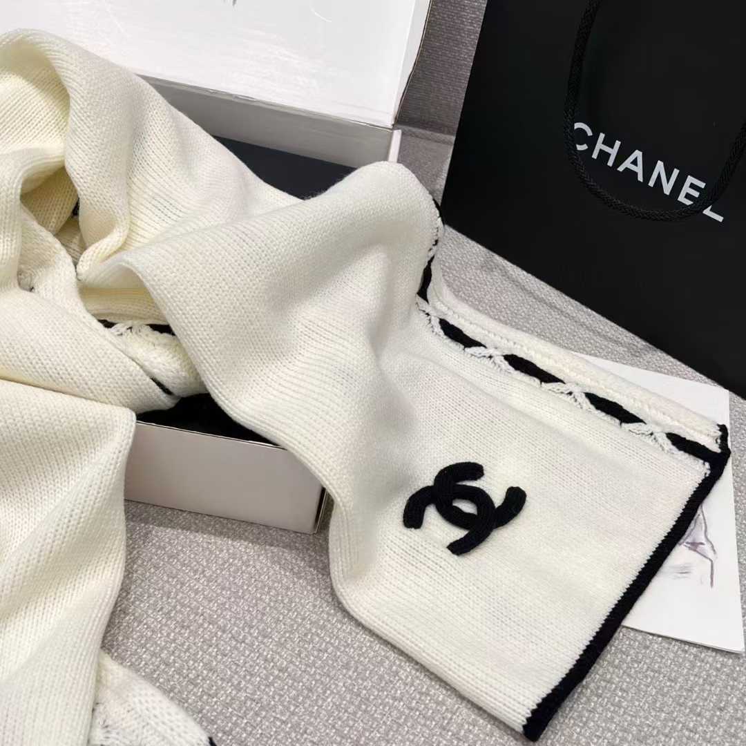 Chanel 25A scarf view 3
