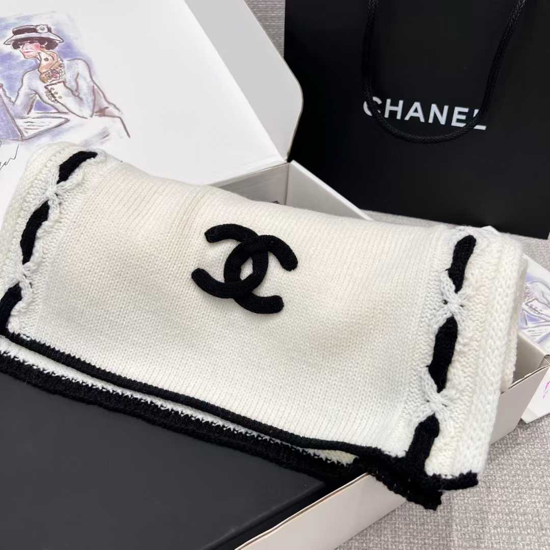 Chanel 25A scarf view 8