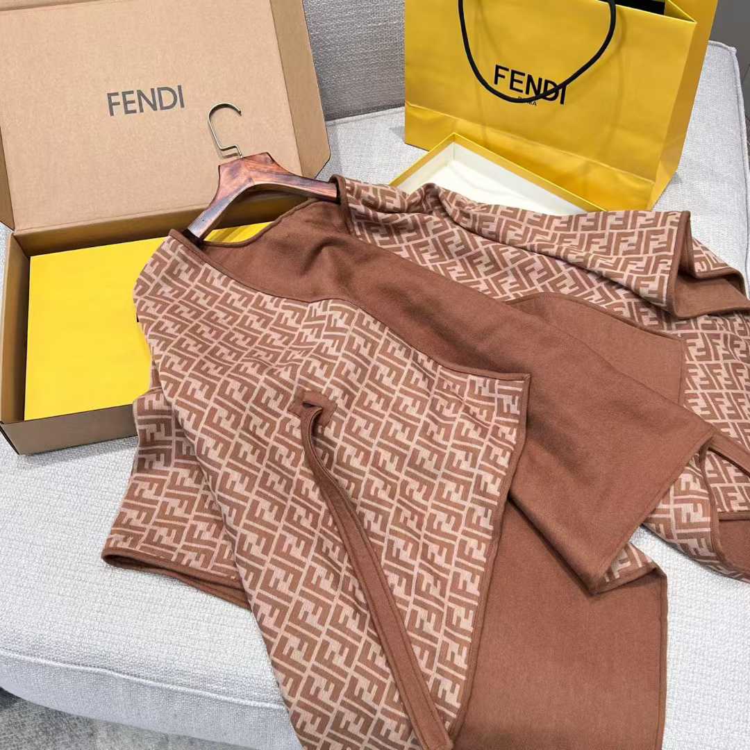 Fendi Double cloak view 17
