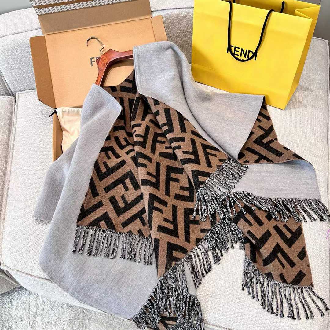 Fendi Double cloak view 17