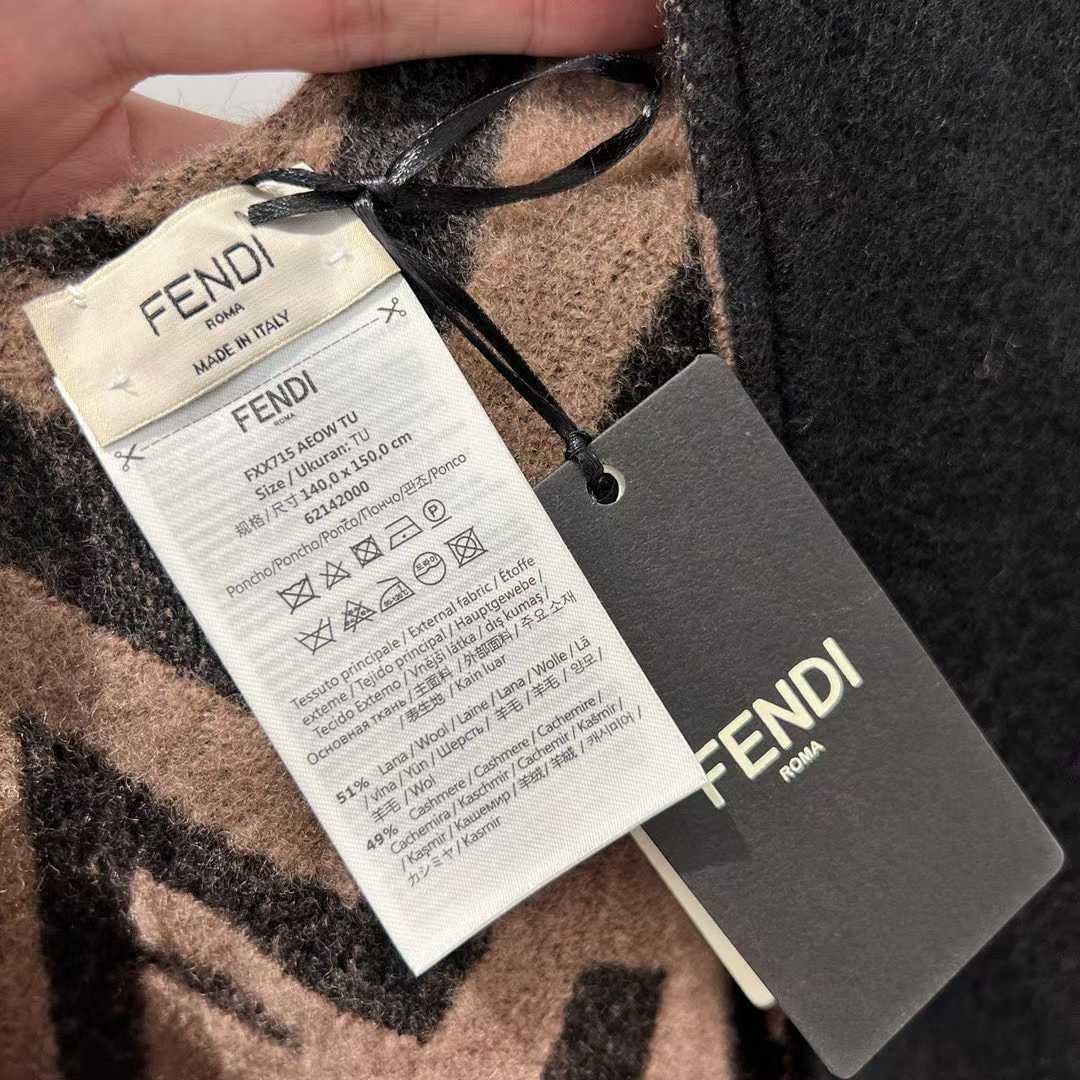Fendi Double cloak view 23