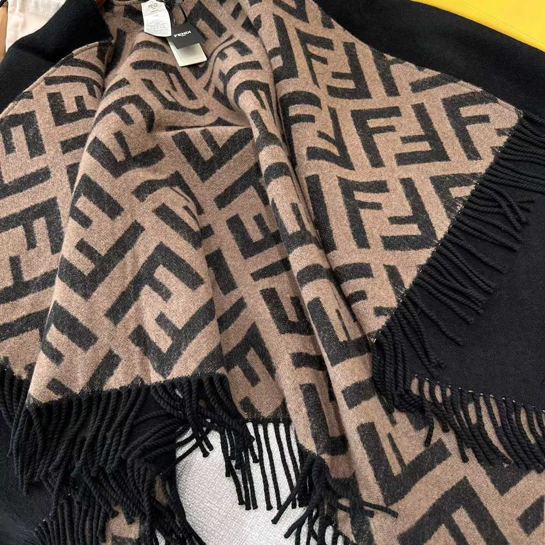 Fendi Double cloak view 25