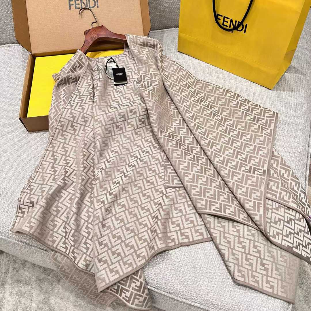 Fendi FF Jacquard cloak view 15