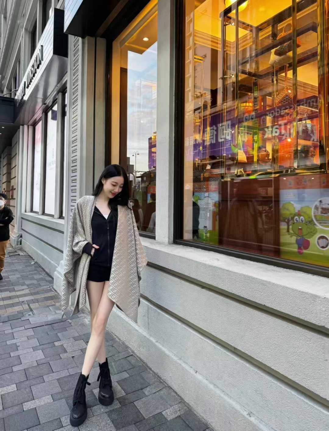 Fendi FF Jacquard cloak view 18