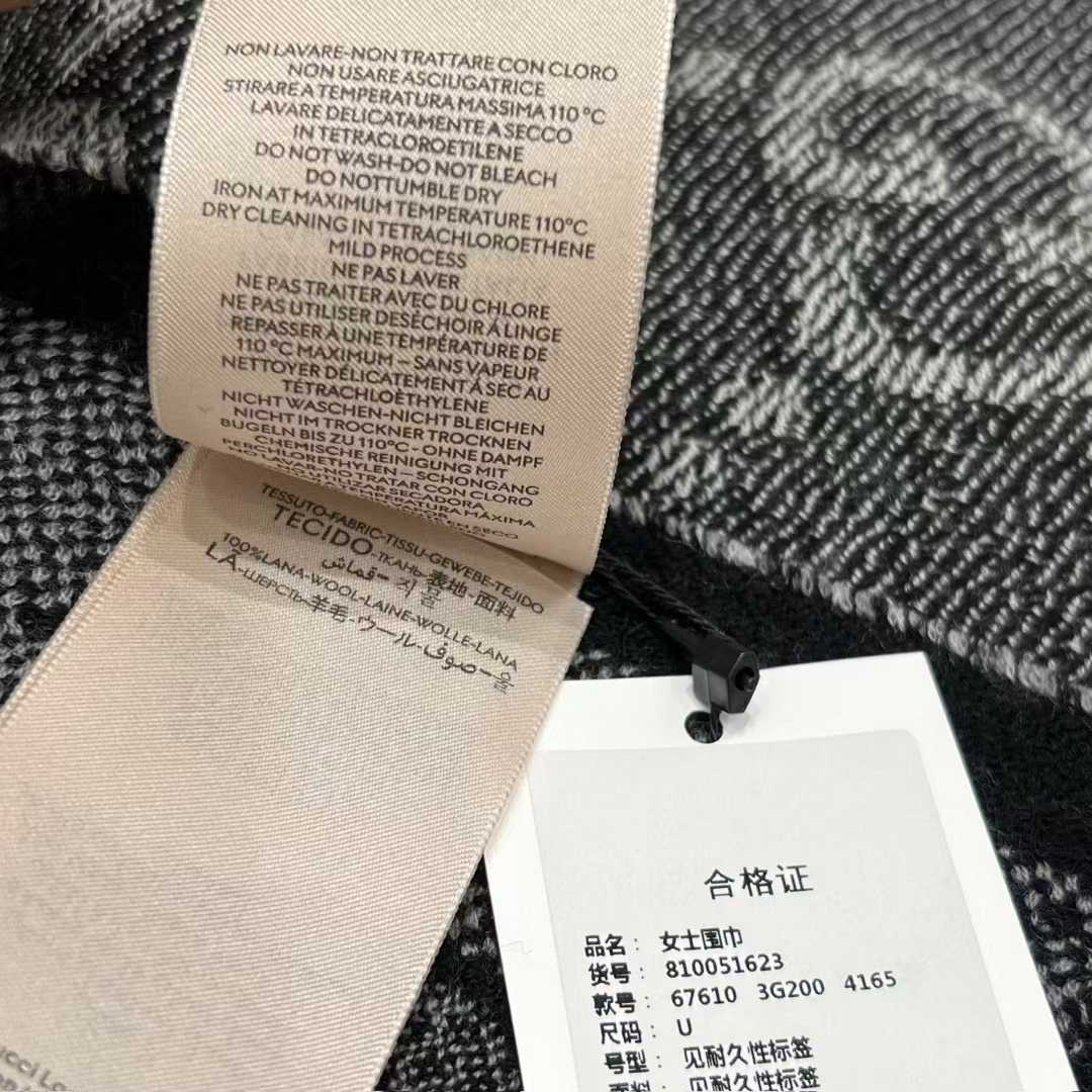 Gucci Scarf view 20