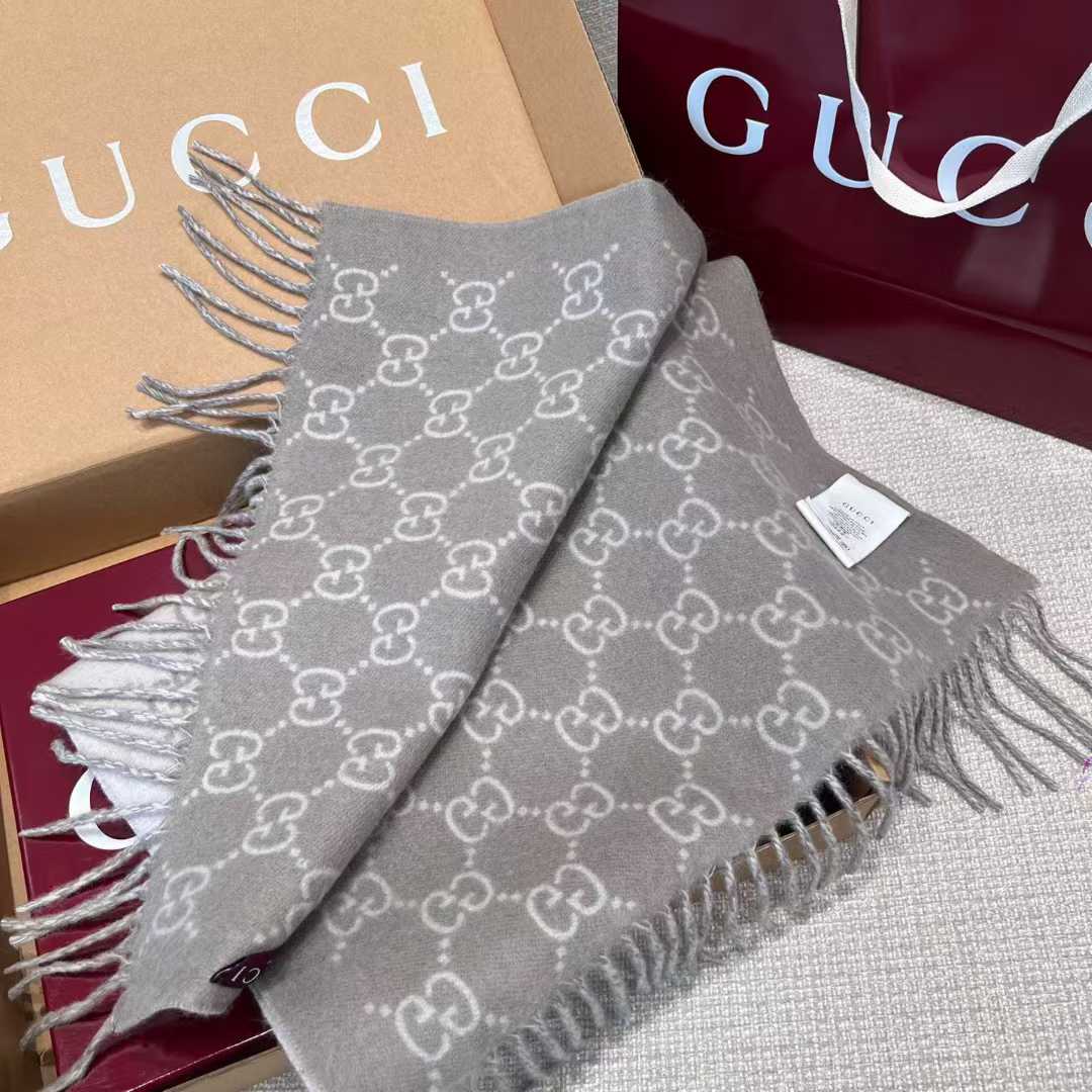 Gucci Silk scarf view 16