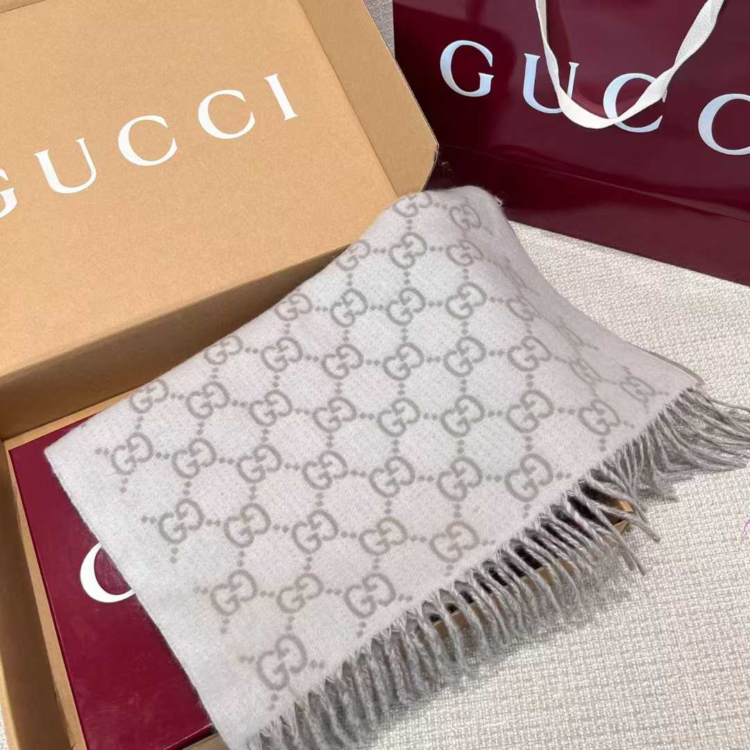 Gucci Silk scarf view 17