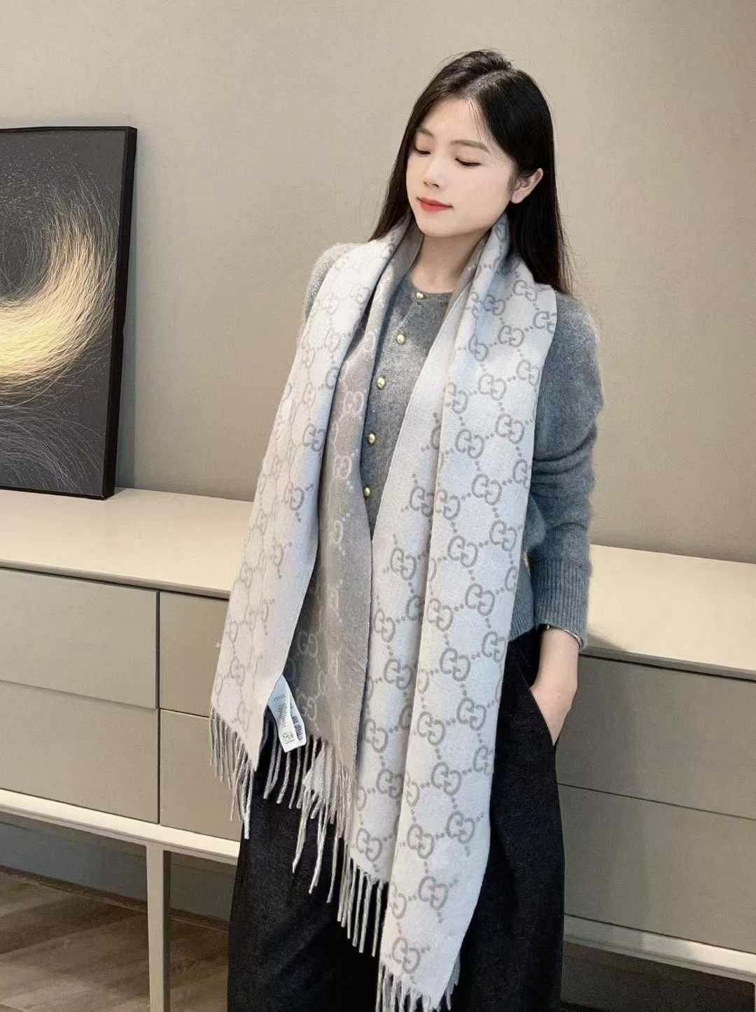 Gucci Silk scarf view 18