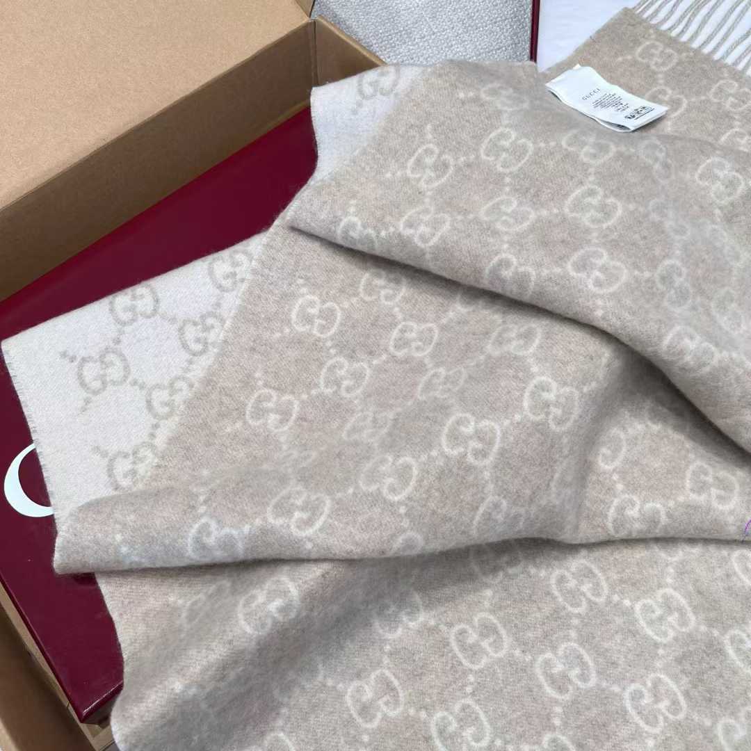 Gucci Silk scarf view 2
