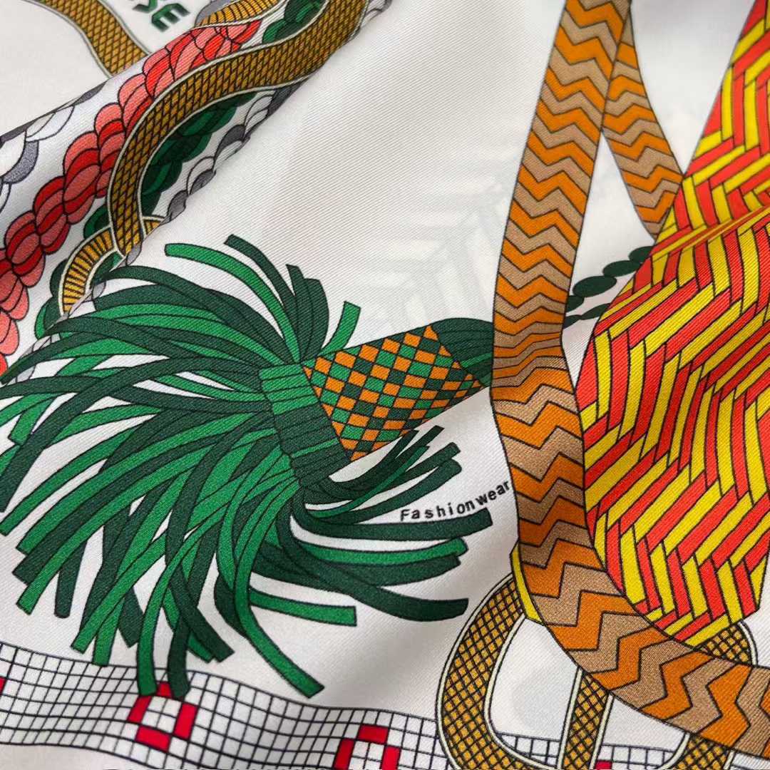 Hermès Silk scarf view 3