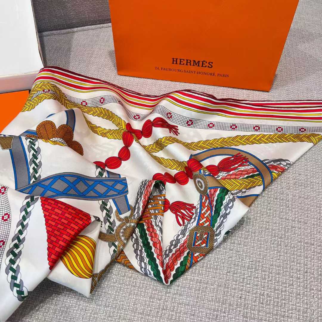 Hermès Silk scarf view 6