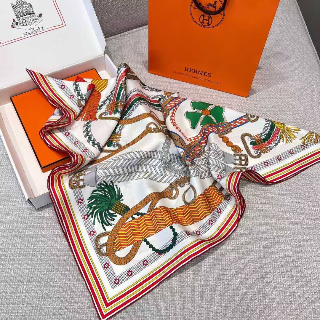 Hermès Silk scarf view 7