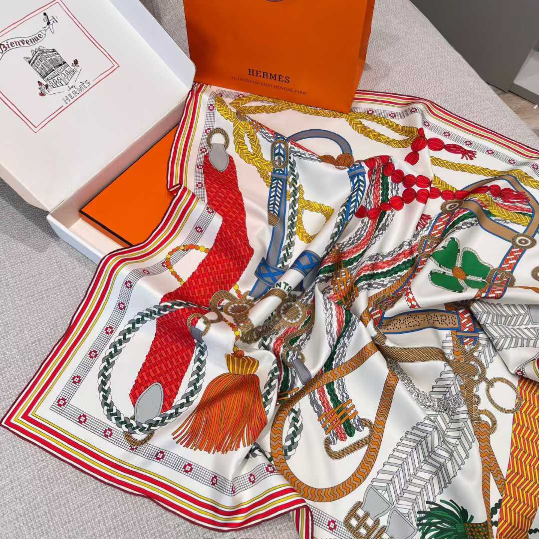 Hermès Silk scarf view 8
