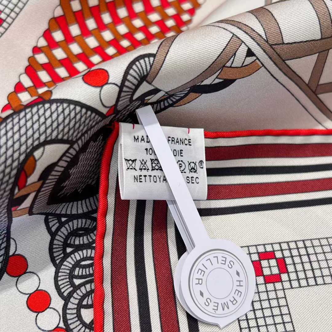 Hermès Silk scarf view 3
