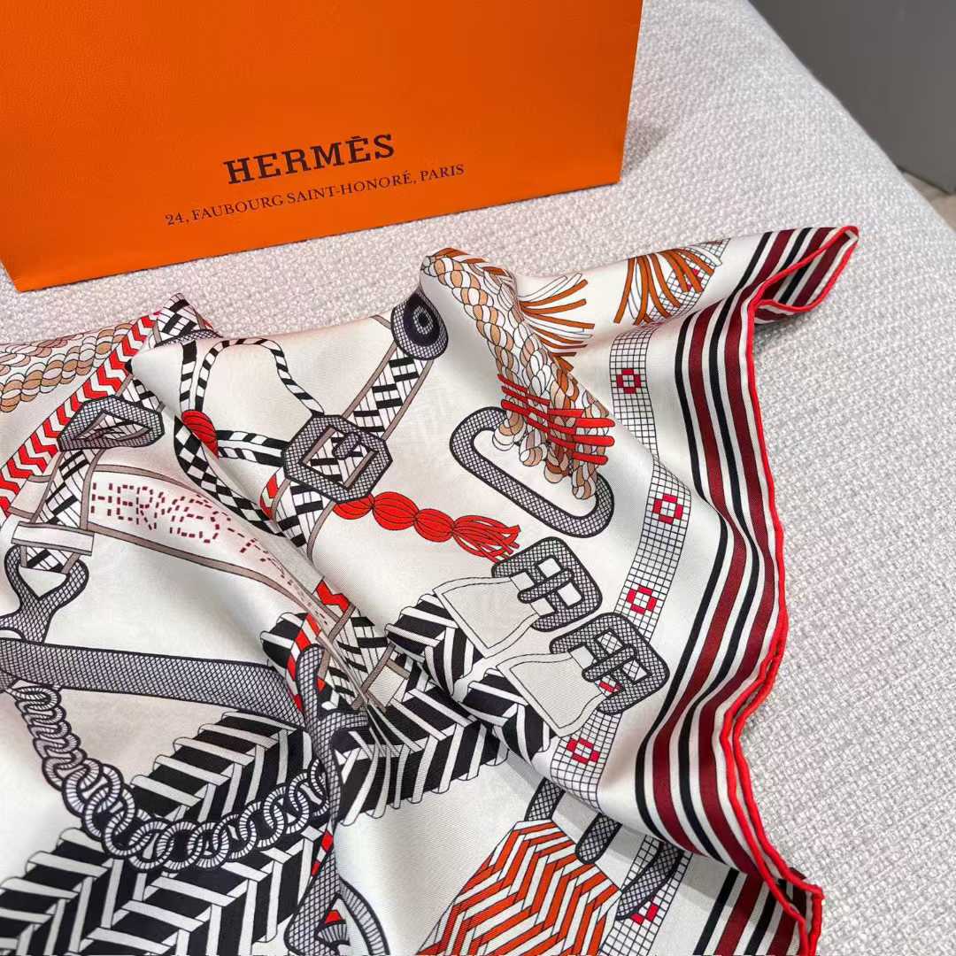 Hermès Silk scarf view 6