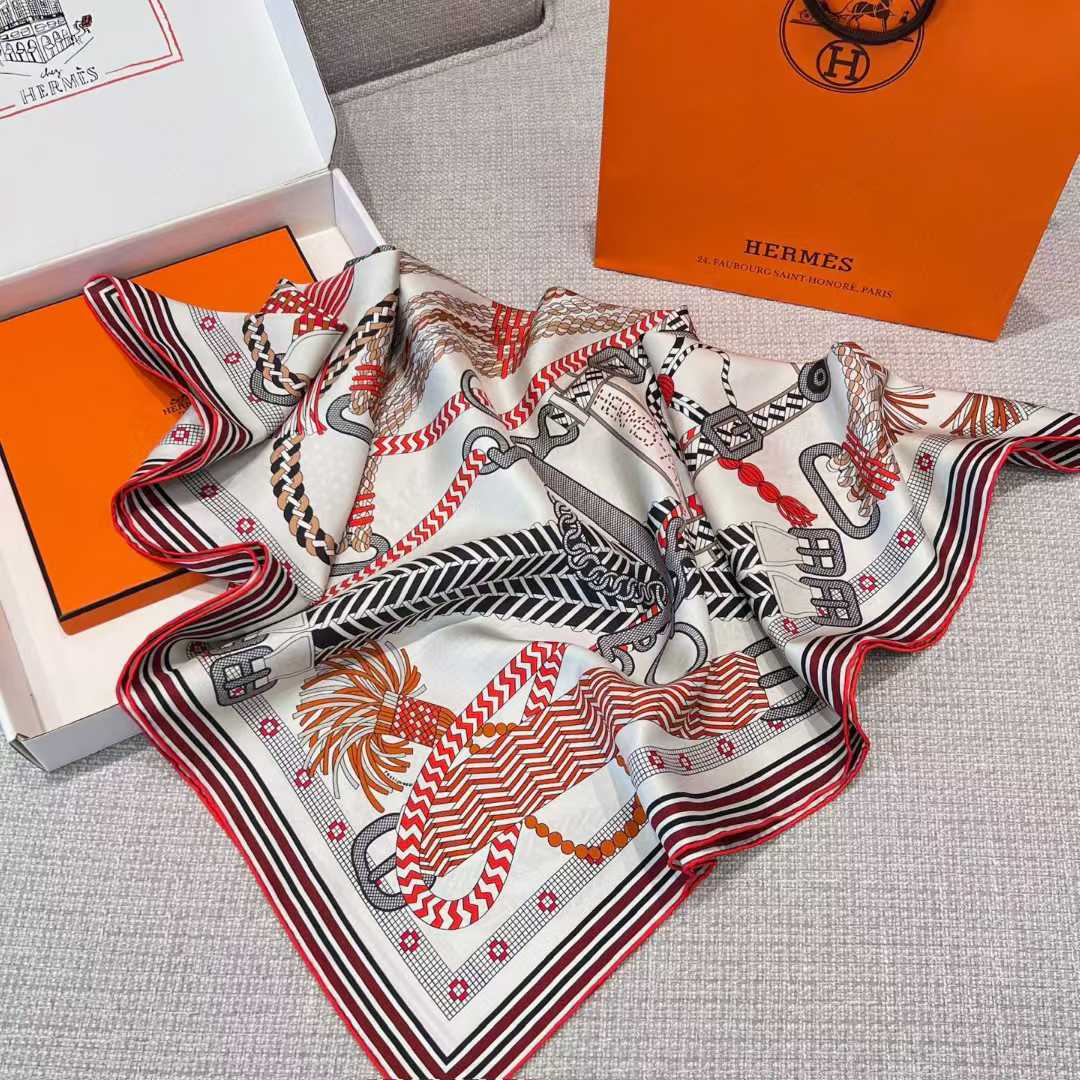 Hermès Silk scarf view 7