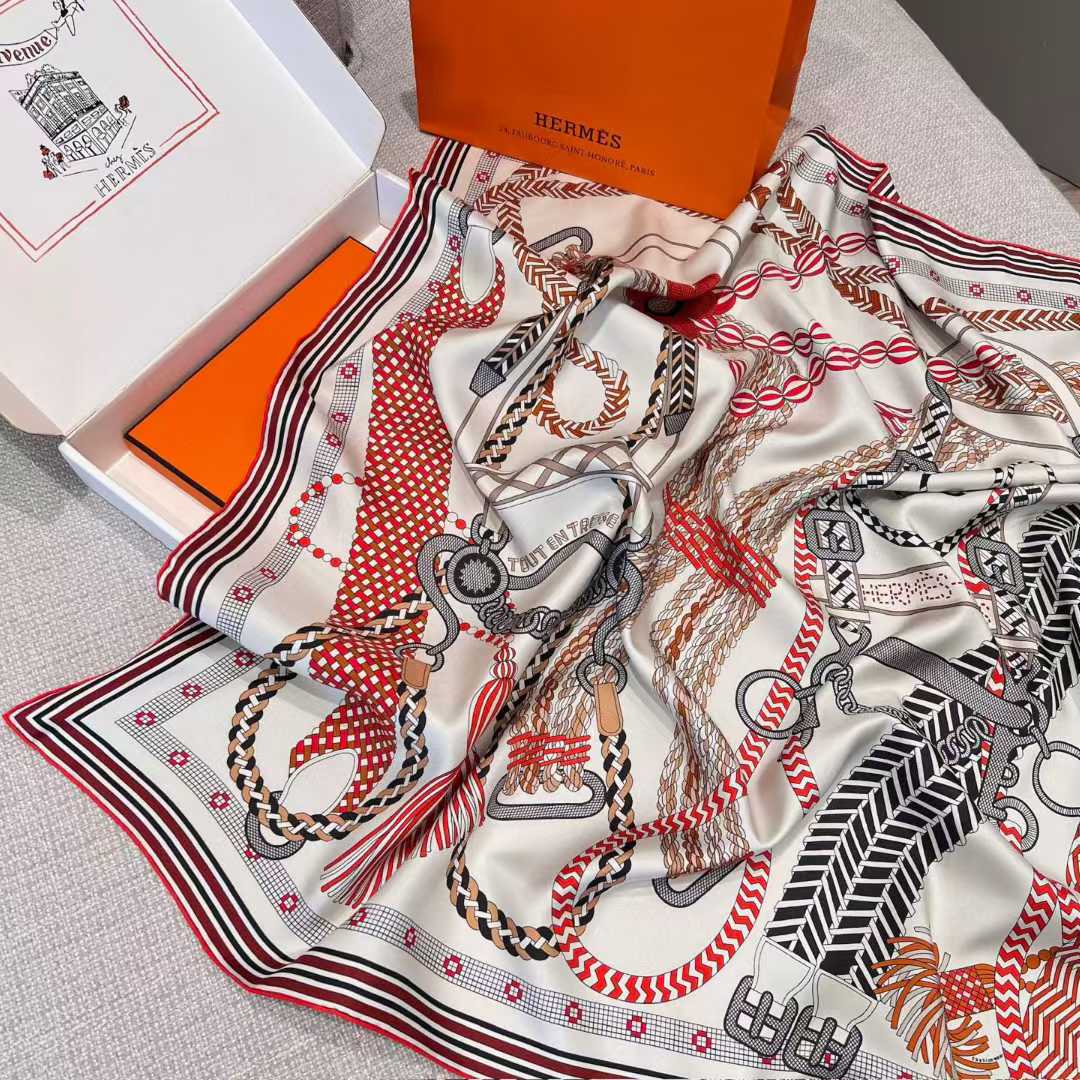 Hermès Silk scarf view 8