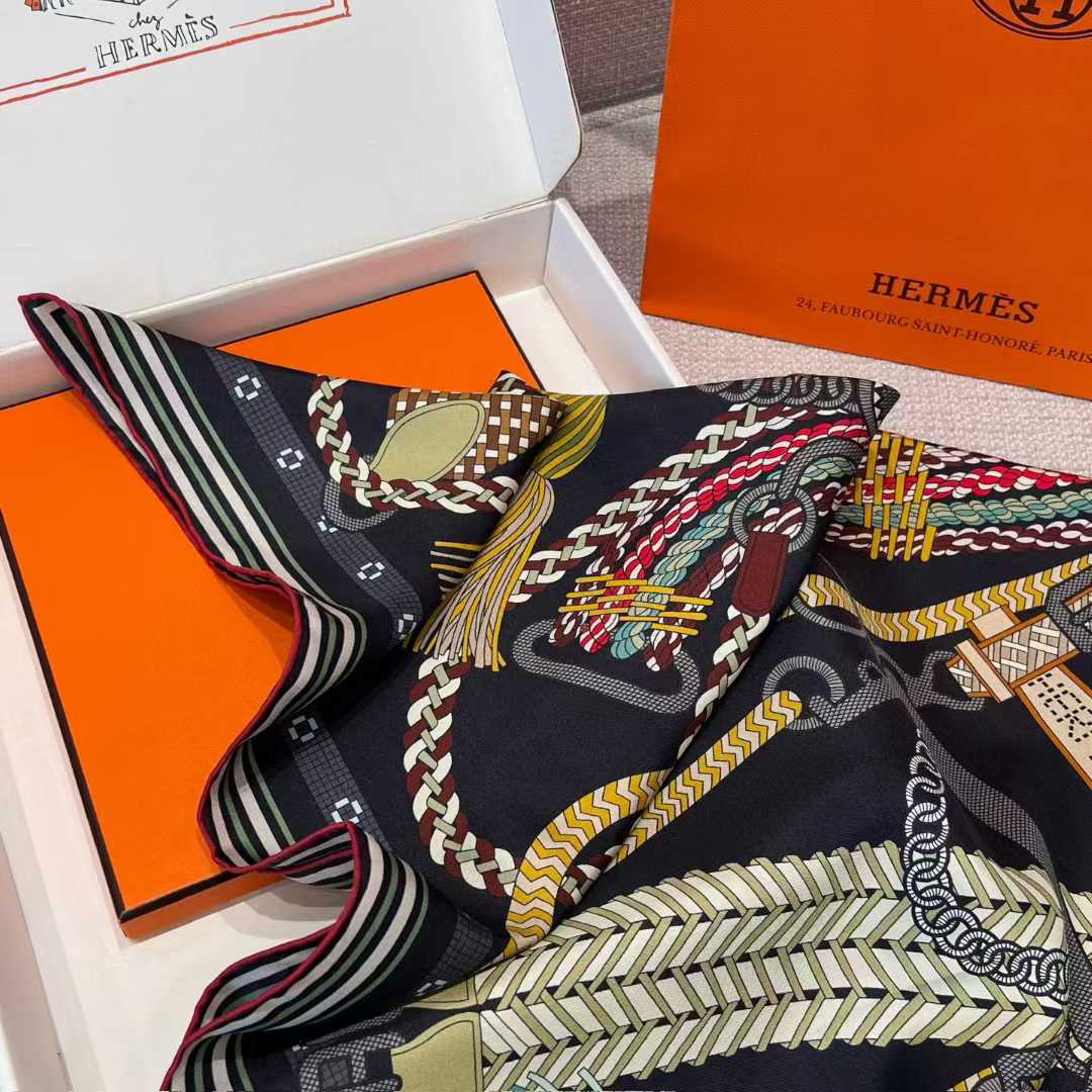 Hermès Silk scarf view 3