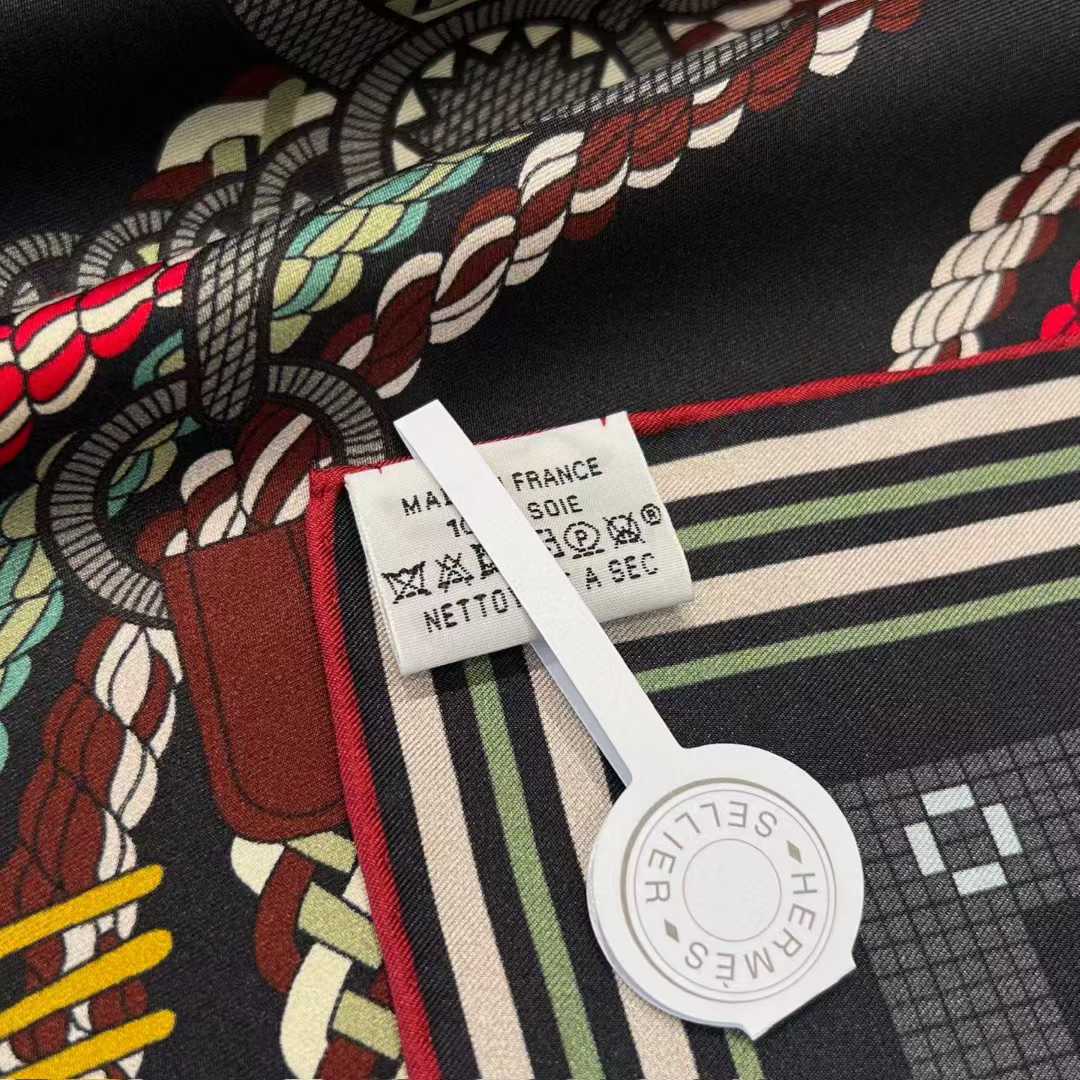 Hermès Silk scarf view 6