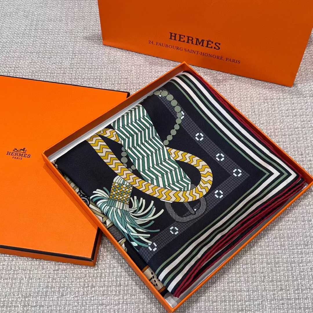 Hermès Silk scarf view 7
