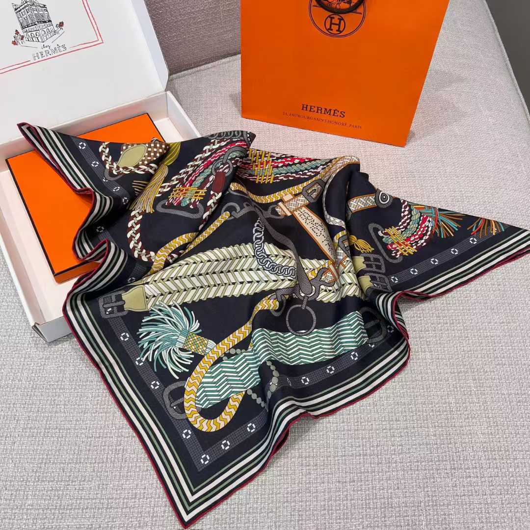Hermès Silk scarf view 8